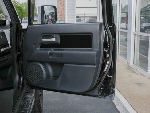 Used 2014 Toyota FJ Cruiser 4WD w/ Upgrade Package image 30