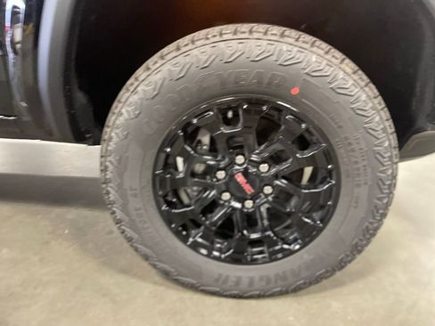 New 2026 GMC Canyon Elevation w/ Convenience Package image 32