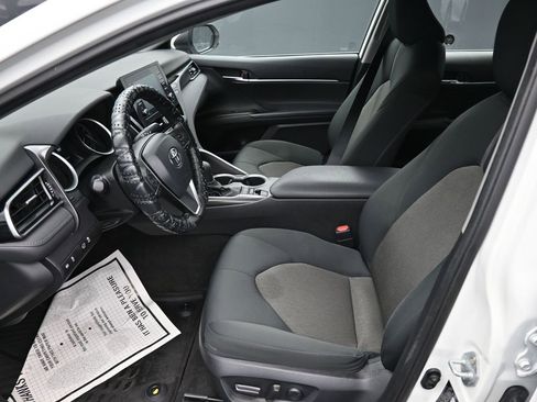 Used 2022 Toyota Camry LE image 11