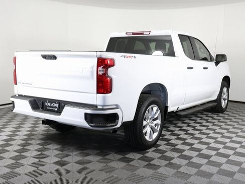 Used 2025 Chevrolet Silverado 1500 Custom image 5