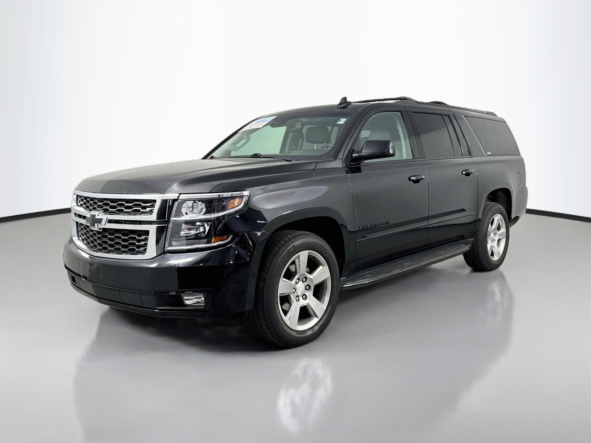 Used 2018 Chevrolet Suburban Premier w/ RST Edition AWD/4WD image 3