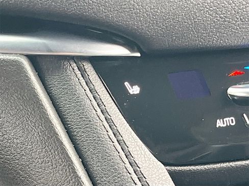 Used 2023 Cadillac XT6 Luxury image 20