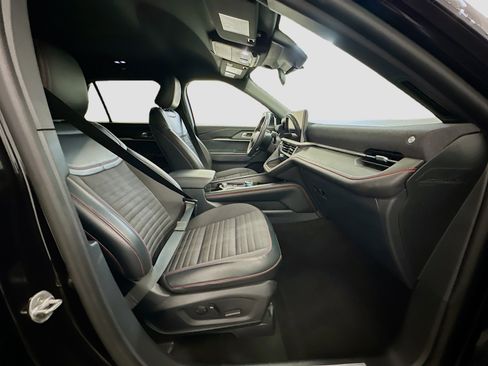 Used 2025 Ford Explorer ST-Line image 34