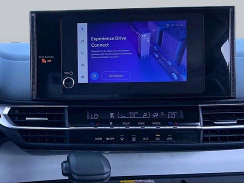 Used 2025 Toyota Sienna LE FWD image 7