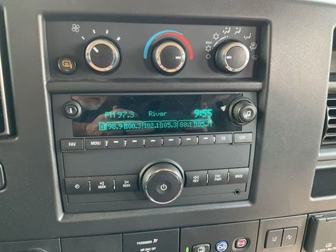 Used 2025 Chevrolet Express 3500 LT w/ LT Preferred Equipment Group image 13