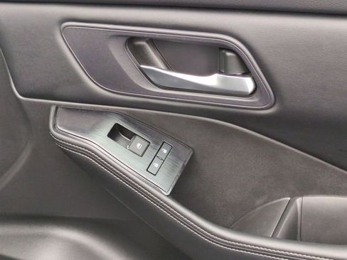 Used 2024 Nissan Rogue SV image 35