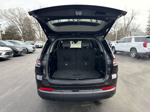 Used 2023 Jeep Grand Cherokee L Limited w/ Luxury Tech Group II image 17