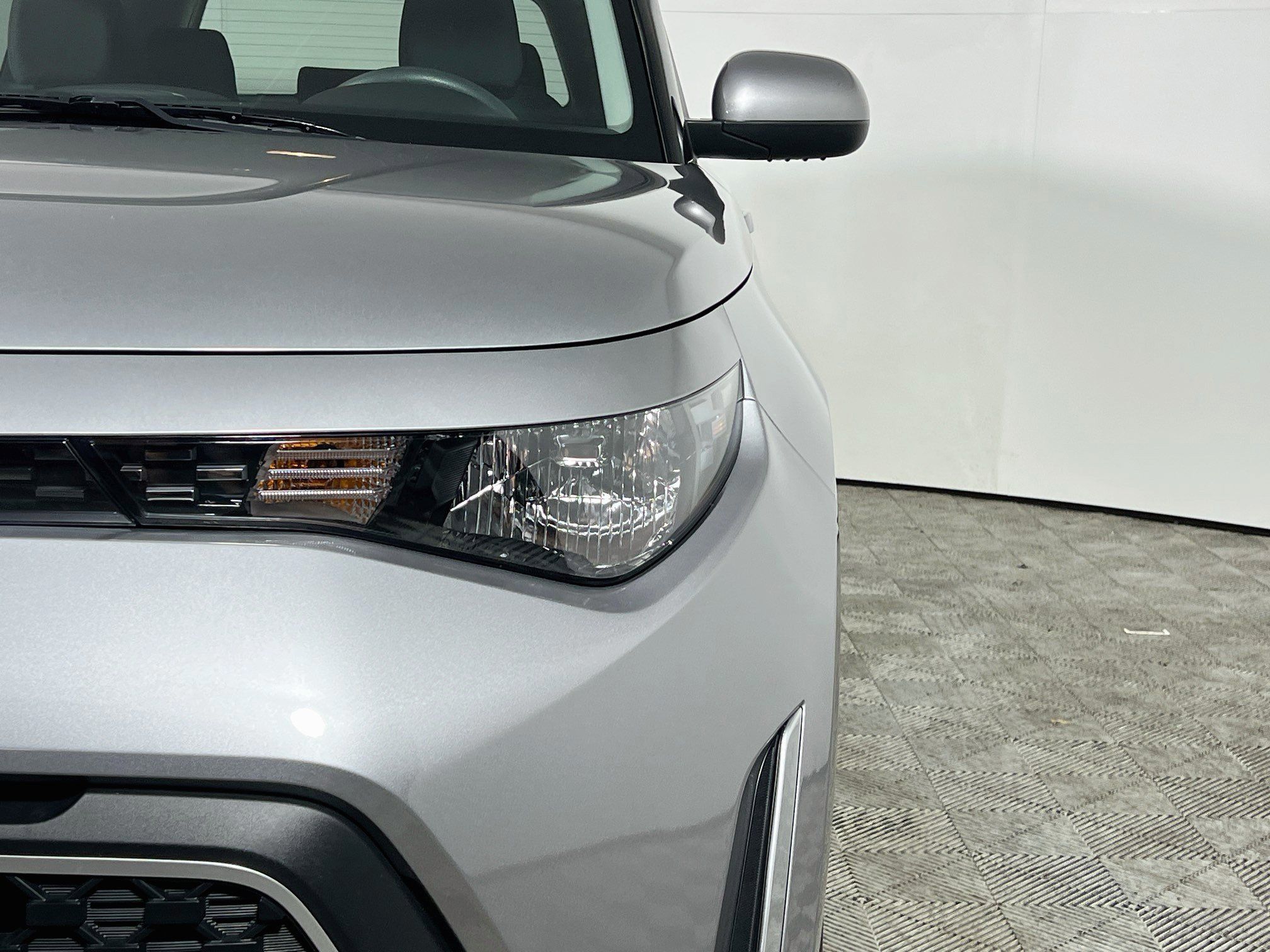 Used 2025 Kia Soul LX w/ LX Technology Package FWD image 12