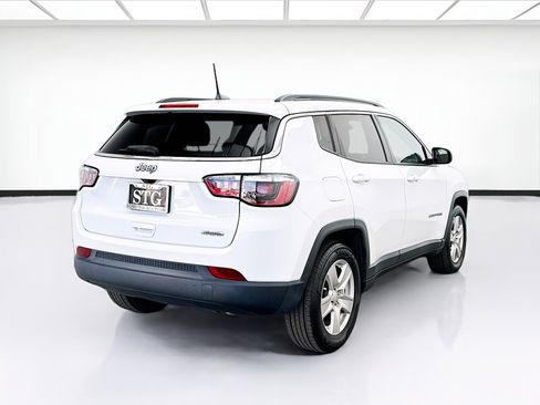 Used 2022 Jeep Compass Latitude FWD image 4