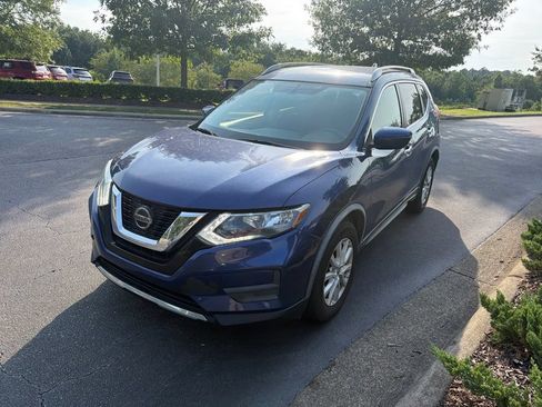 Used 2018 Nissan Rogue SV FWD image 1