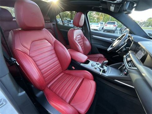 Used 2023 Alfa Romeo Stelvio Veloce image 24