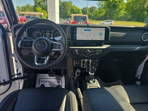Used 2024 Jeep Wrangler Unlimited Sahara w/ Technology Group AWD/4WD image 11