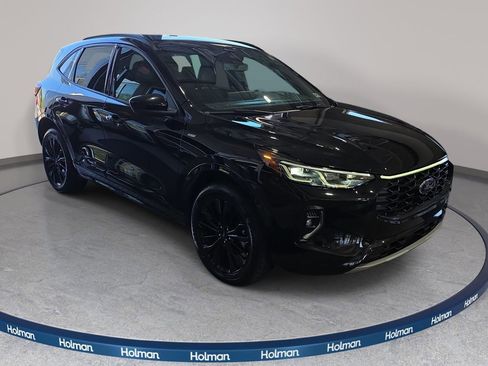 Certified 2023 Ford Escape ST-Line Elite AWD/4WD image 3