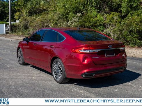 Used 2017 Ford Fusion SE w/ Fusion SE Technology Package image 4