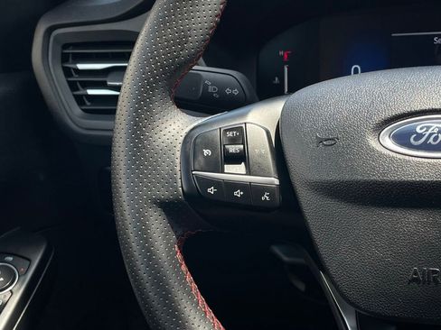 Used 2025 Ford Escape ST-Line FWD image 13