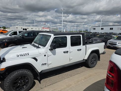 Used 2023 Jeep Gladiator Sport AWD/4WD image 4