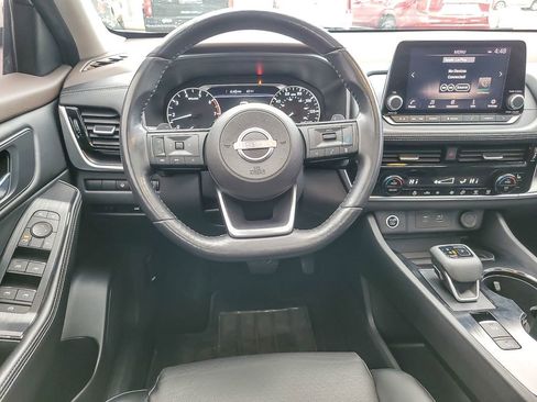 Used 2022 Nissan Rogue SV w/ SV Premium Package image 11