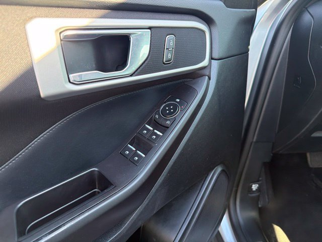 Used 2020 Ford Explorer XLT w/ Comfort Package AWD/4WD image 11