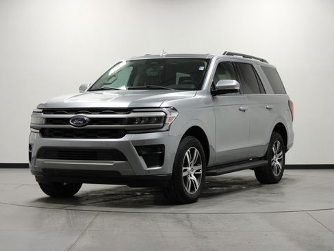 Used 2024 Ford Expedition XLT image 8