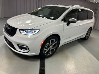 New 2026 Chrysler Pacifica Pinnacle video 3