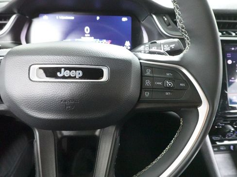Used 2024 Jeep Grand Cherokee Altitude AWD/4WD image 12