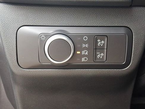 Used 2020 Ford Escape SE image 25