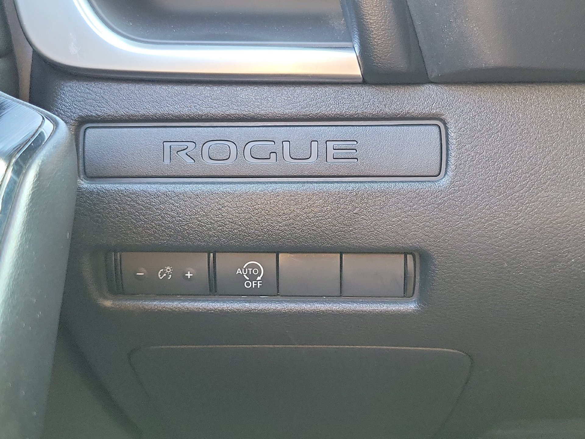Used 2024 Nissan Rogue S FWD image 16