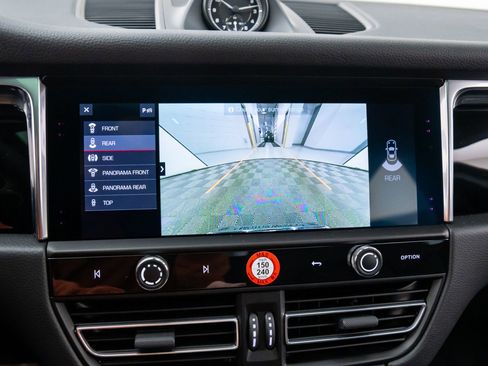 New 2026 Porsche Macan image 25