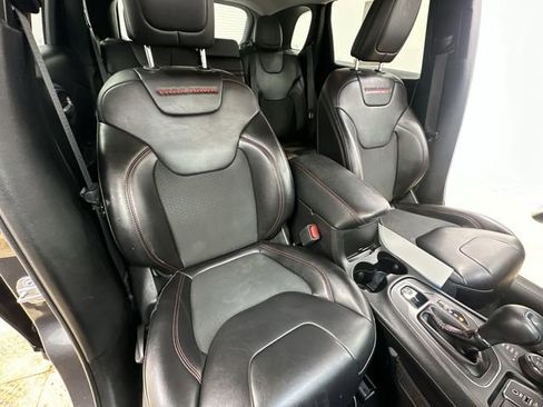 Used 2019 Jeep Cherokee Trailhawk w/ Cold Weather Group AWD/4WD image 25