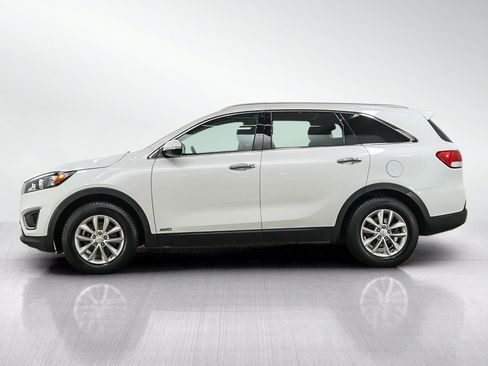 Used 2017 Kia Sorento AWD w/ LX Convenience Package image 2
