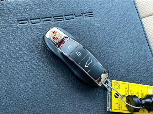 Used 2025 Porsche Macan image 27