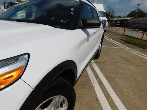Used 2020 Ford Explorer XLT AWD/4WD image 7