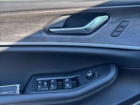 New 2026 Jeep Grand Cherokee L Limited image 9