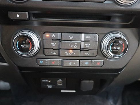 Used 2015 Ford F150 Lariat image 11