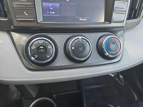 Used 2014 Toyota RAV4 LE AWD/4WD image 23