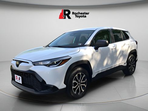 Used 2024 Toyota Corolla Cross AWD Hybrid image 3