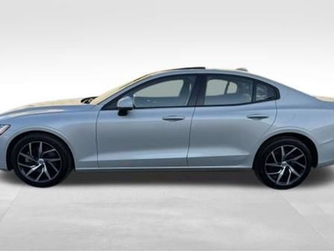 Used 2020 Volvo S60 T5 Momentum image 10