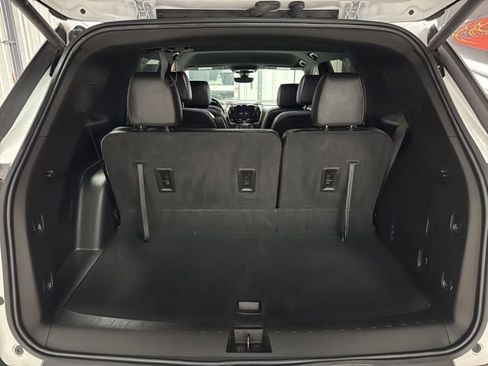 Used 2023 Chevrolet Traverse RS FWD image 19