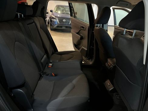 Used 2025 Toyota Highlander LE FWD image 39