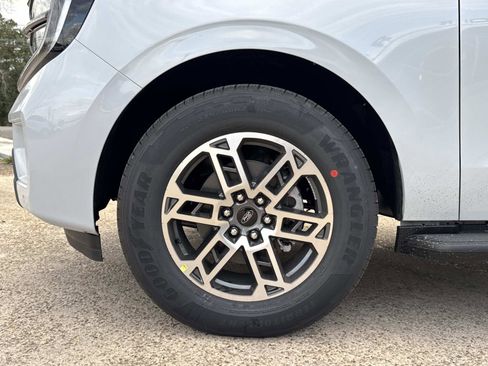 New 2026 Ford Expedition Active image 3