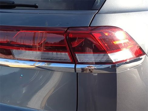 Certified 2024 Volkswagen Atlas Cross Sport SE image 8