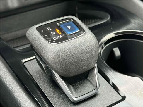 Certified 2022 Nissan Rogue SV image 32