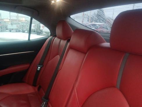 Used 2018 Toyota Camry XSE image 18