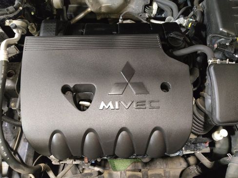 Used 2018 Mitsubishi Outlander SEL image 30