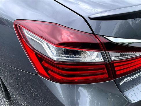 Used 2017 Honda Accord Touring image 29