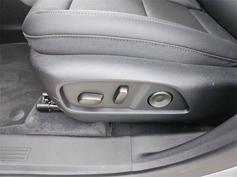 New 2026 Chevrolet Equinox LT w/ Convenience Package II image 16