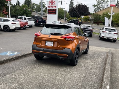Used 2020 Nissan Kicks SR w/ SR Premium Package FWD image 7