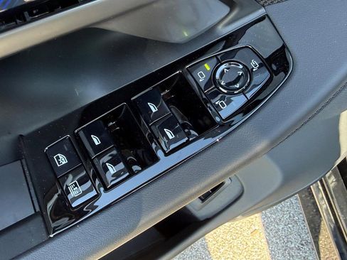 Used 2026 BMW 550e xDrive w/ Executive Package AWD/4WD image 16