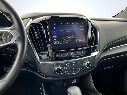 Used 2023 Chevrolet Traverse LT w/ LT Premium Package image 7