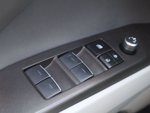 Used 2023 Toyota Camry XSE FWD image 17